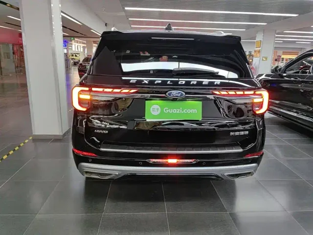 Ford Explorer — Фото автомобиля 5