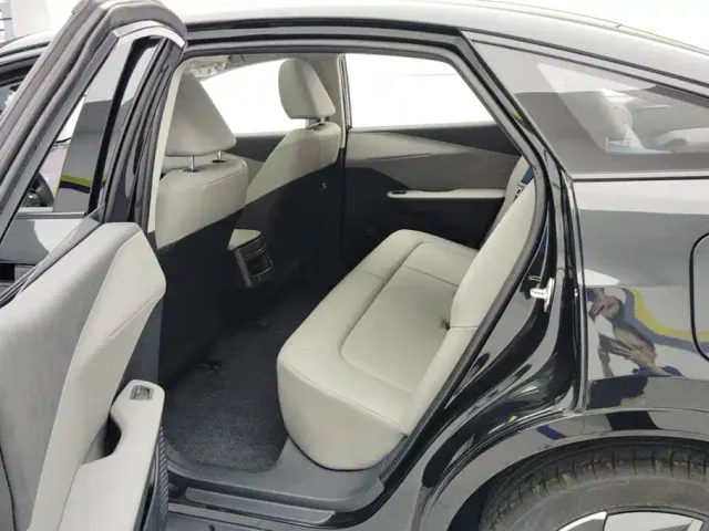 Toyota bZ3 — Фото автомобиля 11