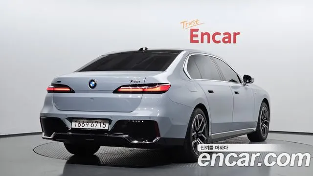 BMW 7-Series 7 серия (G70) 740i xDrive M Sport — Фото автомобиля 2