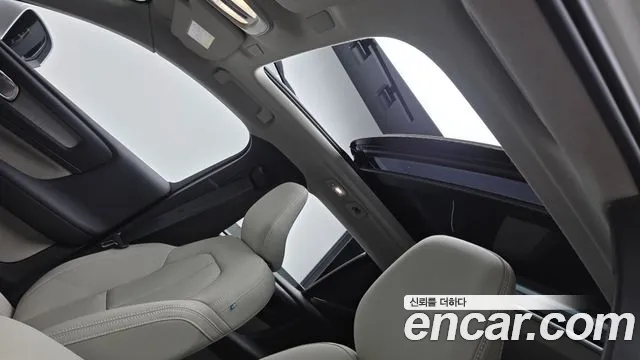 Вольво XC40 B4 Ultimate Bright — Фото автомобиля 19