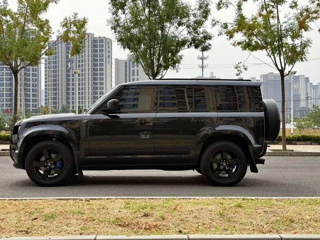Land Rover Defender — Фото автомобиля 7