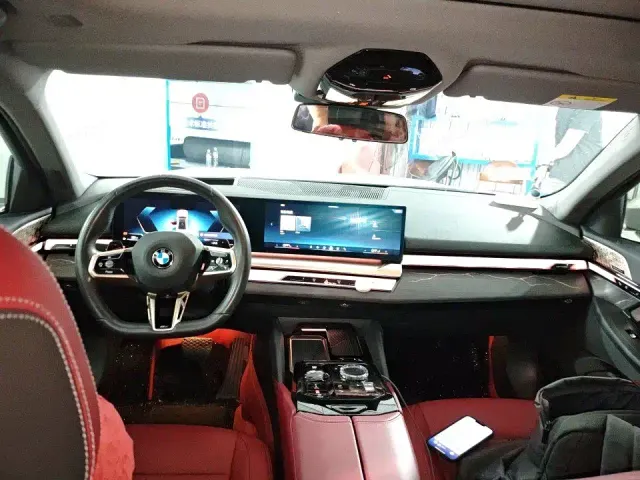 BMW 5 Series — Фото автомобиля 4