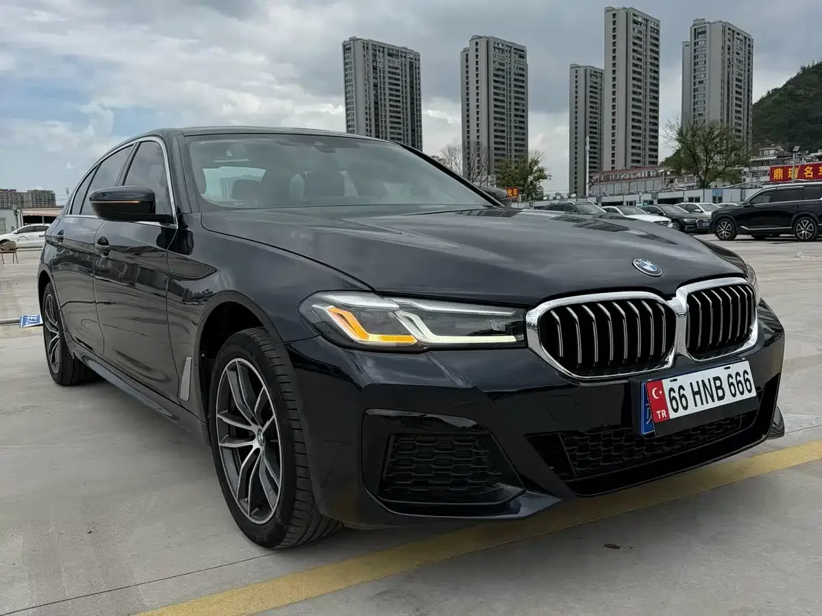 BMW BMW 5 Series 2022 Facelift 525Li Luxury Package — Фото автомобиля 3