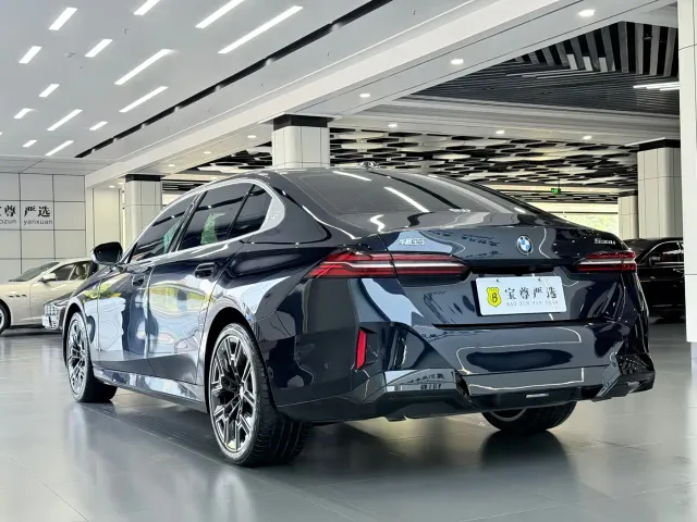 BMW 5 Series — Фото автомобиля 6