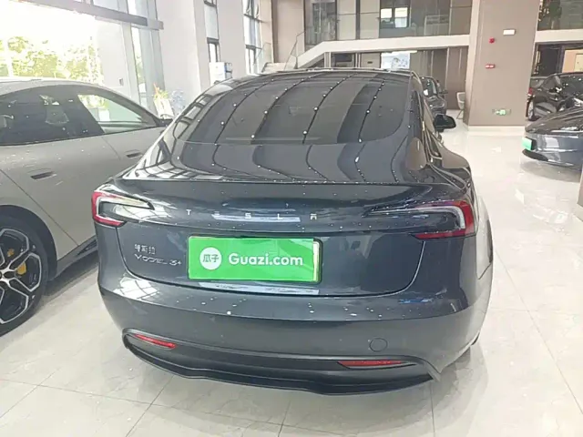 Tesla Model 3 — Фото автомобиля 5