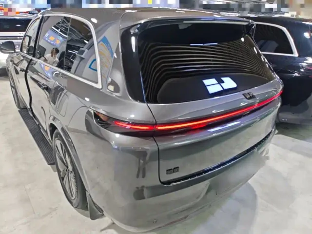 Li Auto L8 — Фото автомобиля 4