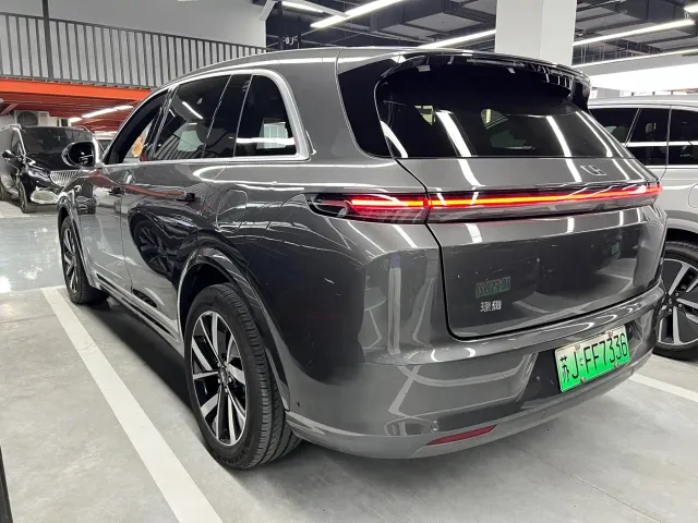 Li Auto L7 — Фото автомобиля 16
