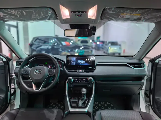 Toyota RAV4 — Фото автомобиля 9