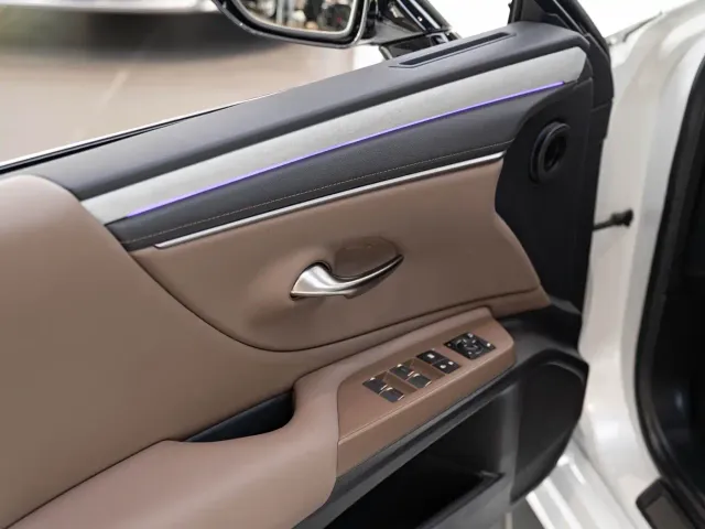 Lexus ES — Фото автомобиля 18