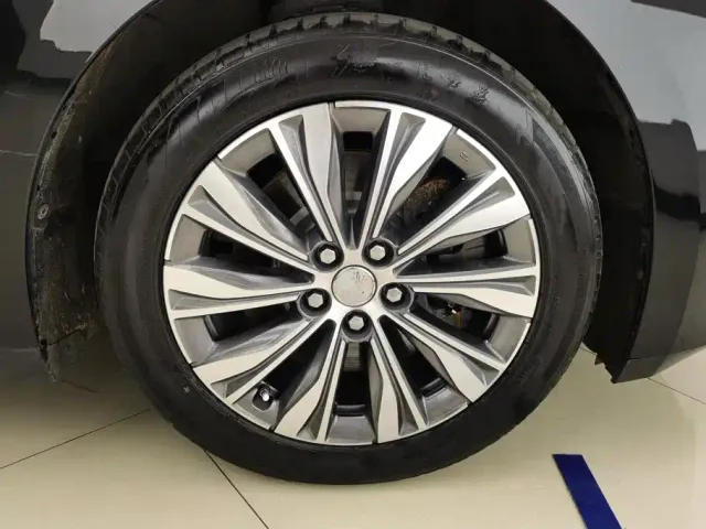 Hongqi E-QM5 — Фото автомобиля 6