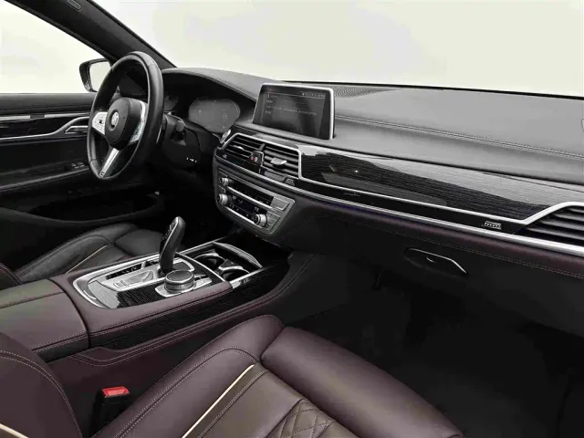 BMW 7 Series — Фото автомобиля 16