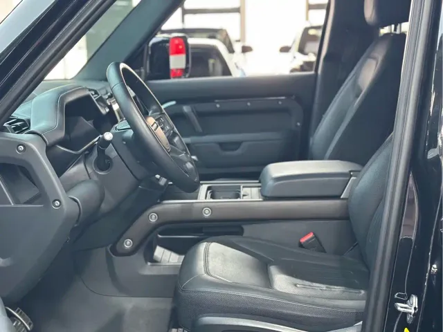 Land Rover Defender — Фото автомобиля 4