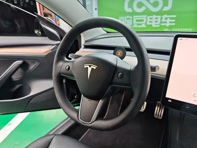Tesla Model 3 — Фото автомобиля 14