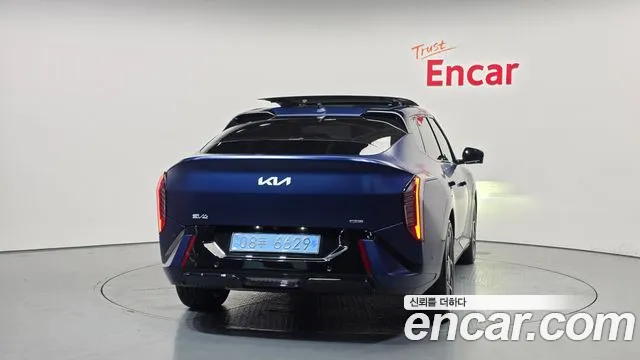 Kia EV4 — Фото автомобиля 4