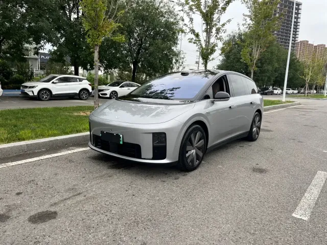 Фотография автомобиля — Li Auto i8