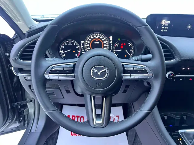 Mazda Axela — Фото автомобиля 13