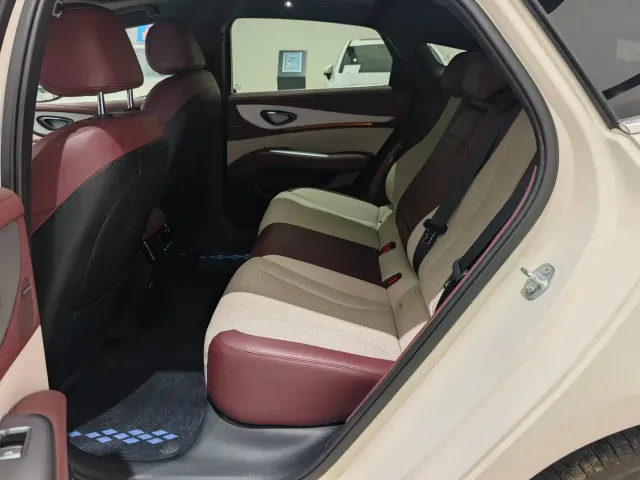 BYD Seal 07 DM-i — Фото автомобиля 11