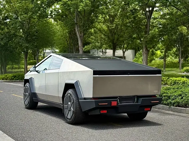Tesla Cyber Off-Road Traveler — Фото автомобиля 5