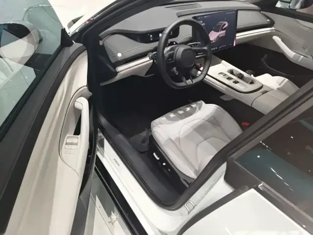 Xiaomi SU7 — Фото автомобиля 15