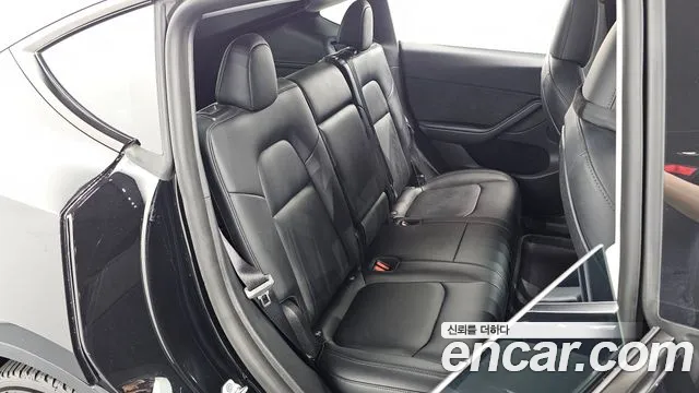 Tesla Model Y — Фото автомобиля 3