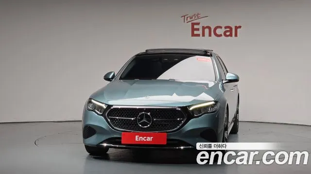 Mercedes-Benz E-Class — Фото автомобиля 3
