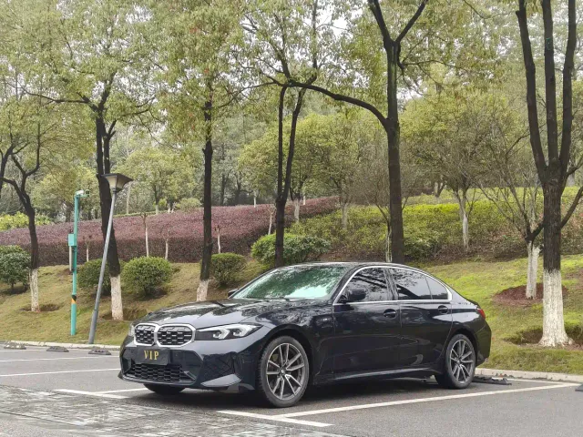 Фотография автомобиля — BMW 3 Series