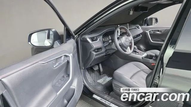 Toyota RAV4 — Фото автомобиля 11