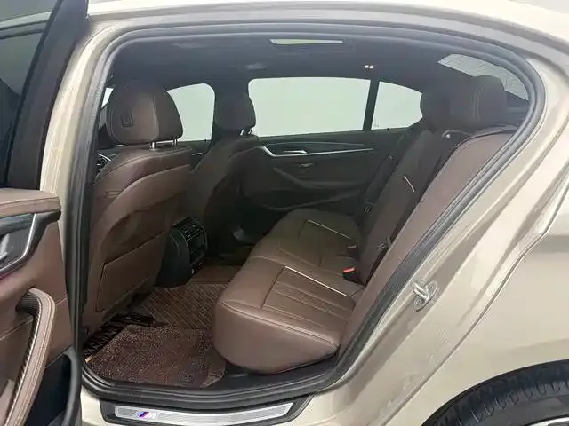 BMW 5 Series — Фото автомобиля 10