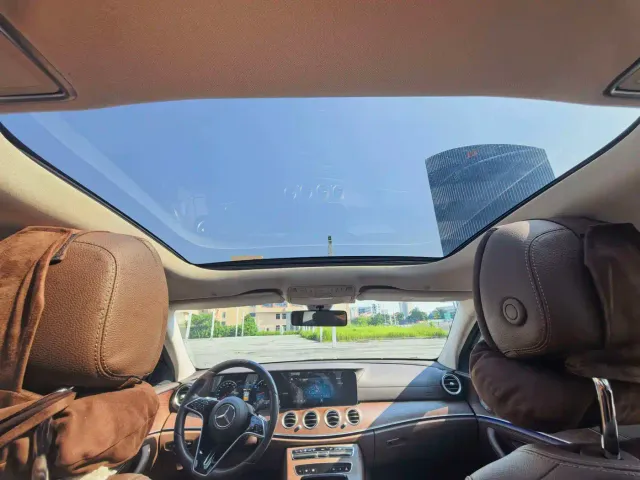 Mercedes-Benz E-Class — Фото автомобиля 16