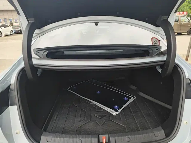 BYD Qin L — Фото автомобиля 18