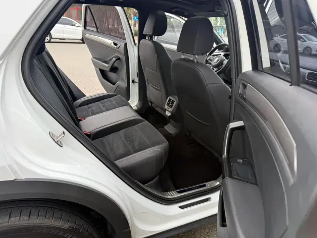 Volkswagen T-Roc — Фото автомобиля 18