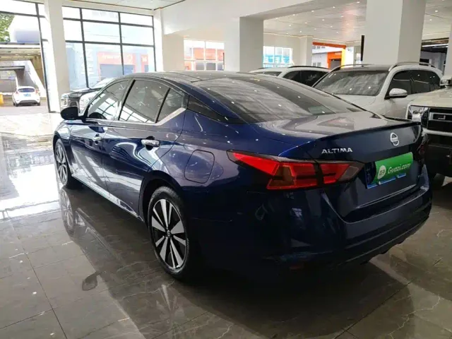 Nissan Teana — Фото автомобиля 4