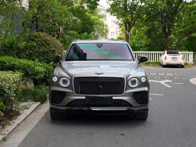 Bentley Bentayga — Фото автомобиля 2