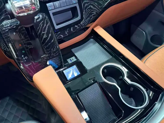 Toyota HIACE — Фото автомобиля 6