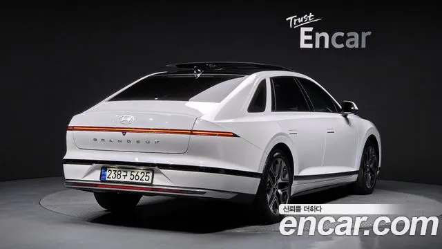 Hyundai Grandeur Grandeur (GN7) 2.5 Бензин 2WD — Фото автомобиля 2