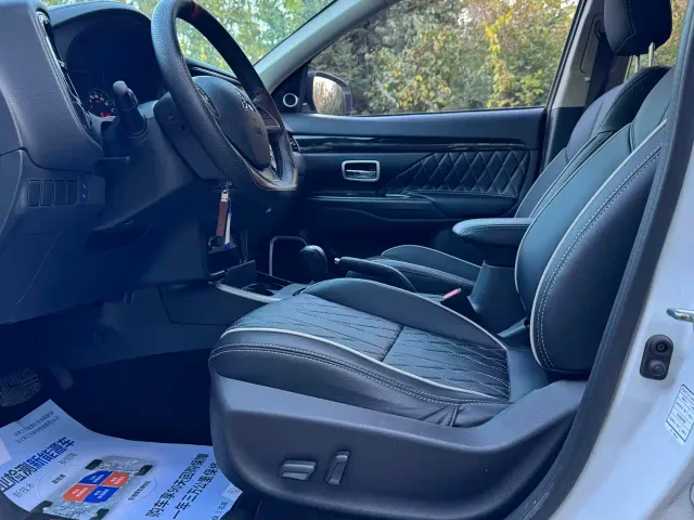 Mitsubishi Outlander — Фото автомобиля 10