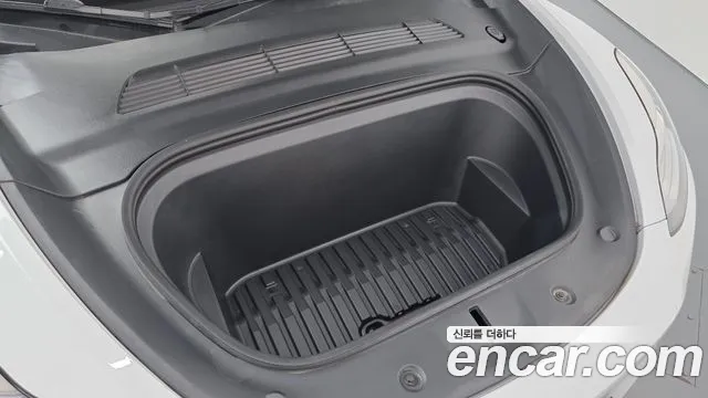 Tesla Model Y — Фото автомобиля 6