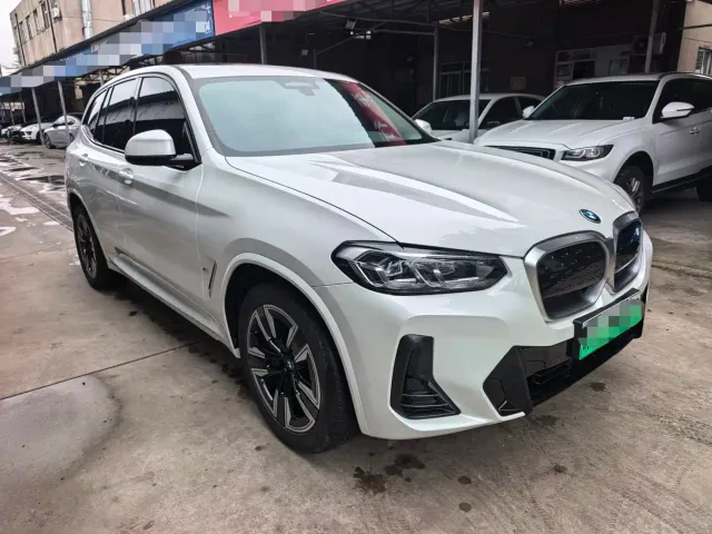 Фотография автомобиля — BMW iX3