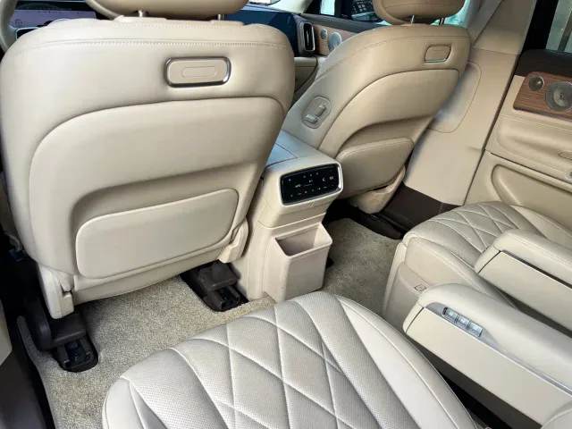 AITO Wenjie AITO M9 2024 Extended Range Ultra 42kWh 6-Seater — Фото автомобиля 14