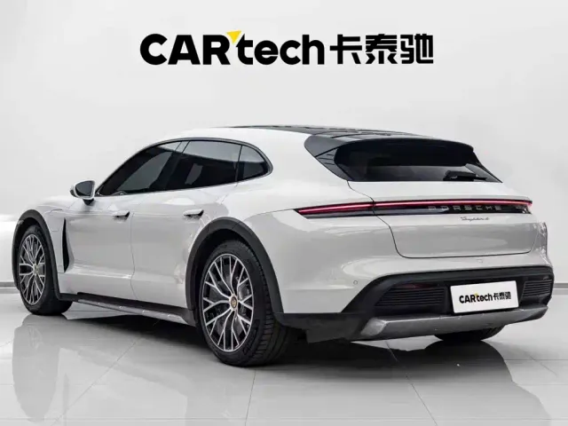 Porsche Taycan — Фото автомобиля 13