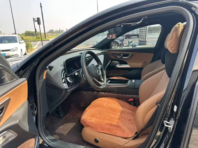 Mercedes-Benz E-Class — Фото автомобиля 2