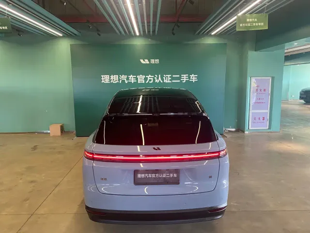 Li Auto i8 — Фото автомобиля 3