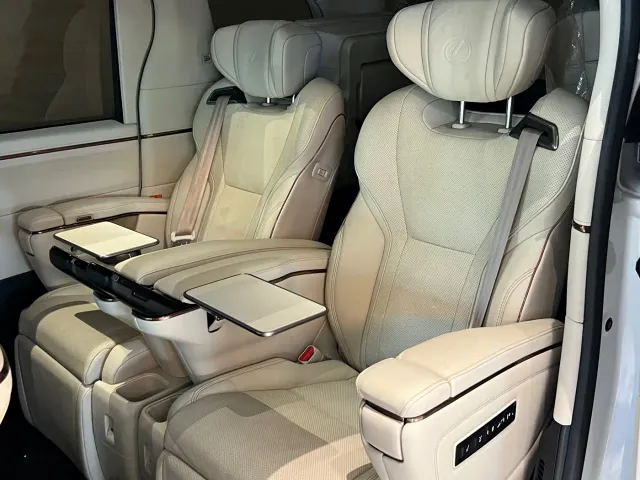 Lexus LM — Фото автомобиля 17