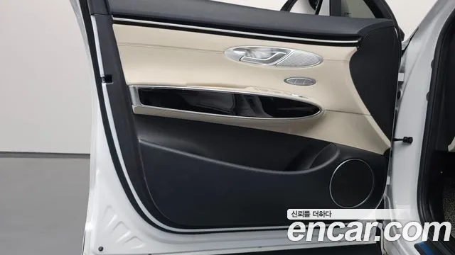 Genesis GV70 2.5T Бензин AWD — Фото автомобиля 24