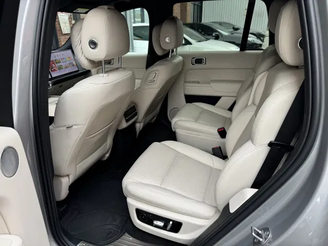 Li Auto L8 — Фото автомобиля 9