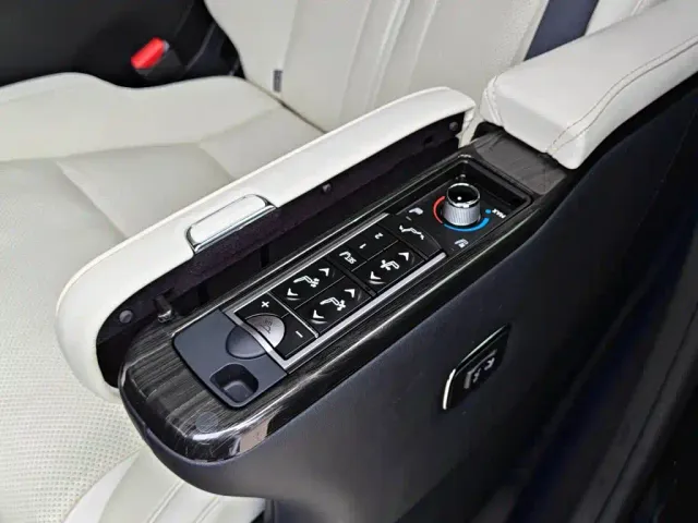 Lexus LM — Фото автомобиля 10