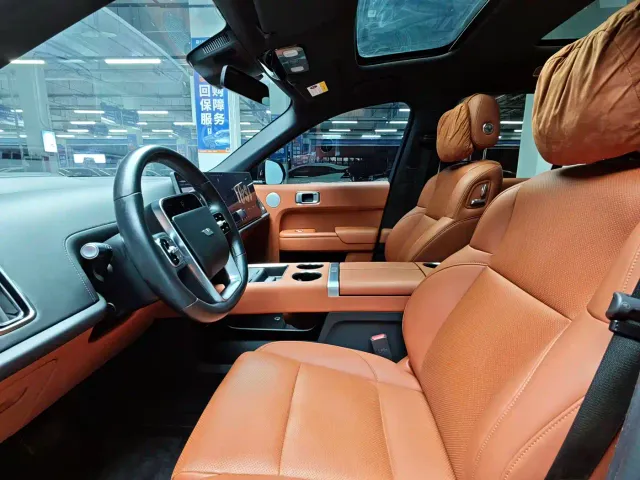 Li Auto L8 — Фото автомобиля 5
