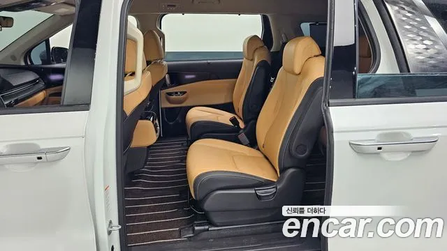 Kia Canival — Фото автомобиля 11
