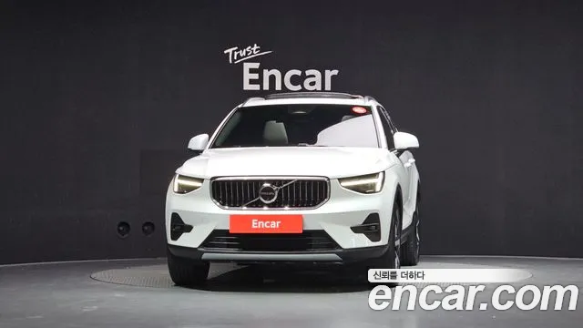 Вольво XC40 B4 Ultimate Bright — Фото автомобиля 2
