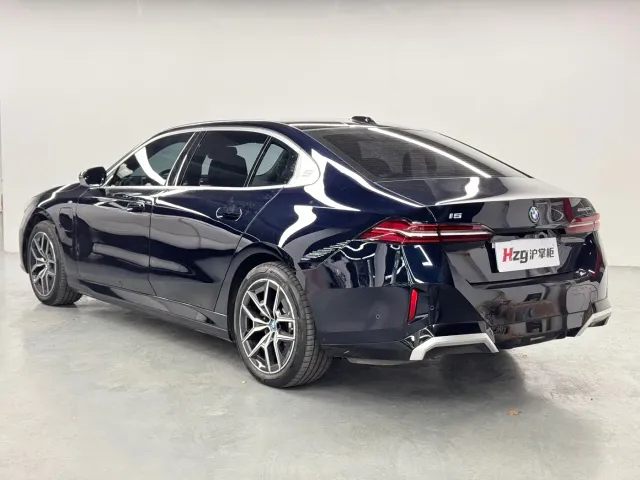 BMW i5 — Фото автомобиля 9